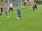 Laatste training S.K.N.W.K. JO7-1 van seizoen 2022-2023 (partijtje tegen de ouders) (9/130)